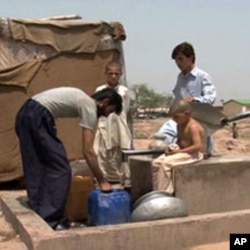 افغان بستی کے رہائشی بنیادی سہولتوں کا مطالبہ کرتے نظر آئے۔