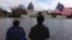 Tourists near the U.S. Capitol building in Washington D.C., Nov. 18, 2015. (J. Taboh/VOA)