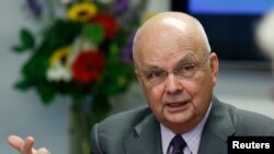 前美国中央情报局长迈克尔·海登在华盛顿举行的网络安全峰会上讲话（2014年5月12日）