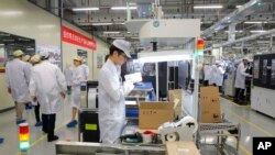 图为华为公司设在广东东莞的手机生产线（2019年3月6日摄）。