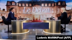 FRANCE2022-POLITICS-ELECTION-MEDIA-TV-DEBATE-LREM-RN / Macron - Le Pen