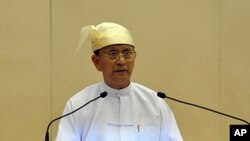 Presiden Burma Thein Sein hari Senin (27/8) mengumumkan perombakan kabinet besar-besaran untuk mempercepat agenda reformasi di Burma (foto: dok).