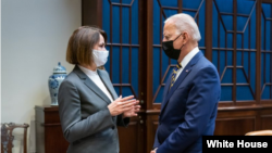 ប្រធានាធិបតី​អាមេរិក​លោក ​Joe Biden ជួប​ជាមួយ​អ្នកស្រី Sviatlana Tsikhanouskaya នៅ​សេតវិមាន កាល​ពី​ថ្ងៃ​ទី​២៨ ខែ​កក្កដា ឆ្នាំ​២០២១។