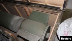 Pasukan Keamanan Israel (IDF) merilis foto sebuah roket yang ditemukan oleh Angkatan Laut Israel dalam sebuah kapal di Laut Merah (5/3).