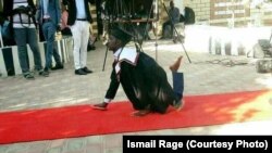 Somalian Ismail Rage, 22, graduating from Simad University in Mogadishu, received a bachelor's degree in banking and financing. At times, because Mogadishu's streets are too sandy for him to use his wheelchair, he would have to make his way on his hands and knees to get to school.