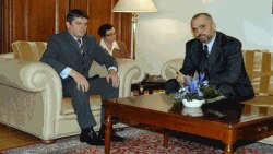 Shqipëri: Vazhdojnë përpjekjet për dialog mes forcave politike