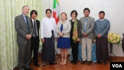 ဗွီအိုအေညွှန်ကြားရေးမှူးနှင့် ပြန်ကြားရေးဝန်ကြီးနှင့်တွေ့ဆုံ