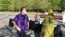 Magajin Garin Laurel, MD Craig A. Moe Tare Da Ma'aikaciyar VOA Binta S. Yero Lokacin Da Yake Amsa Wasu Tambayoyi