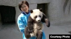 成都研究基金会的研究员侯荣博士