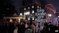 یکی از تجمع های مخالفان فرمان محدودیت مسافرتی پرزیدنت ترامپ در ایالت ماساچوست