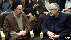 موسوی در دیدار با محمد خاتمی 