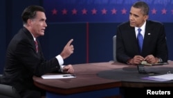 U.S. Republican presidential nominee Mitt Romney makes a point as U.S. President Barack Obama listens during the final U.S. presidential debate in Boca Raton, Florida, October 22, 2012.