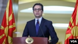 Овој чекор на Пендаровски за т.н. „закони за Бехтел и Енка“ за изградба на автопатските коридори 8 и 10д следи и покрај острите противења на синдикатите и граѓанските организации пред се за законот за работни односи.