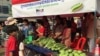 At a public market in front of the Kampong Speu market, a stall selling organic vegetables attracts dozens of passers by. (Hul Reaksmey/VOA Khmer) 