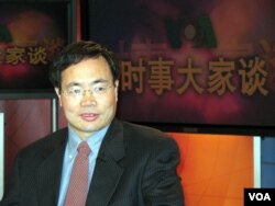 博讯网创办人韦石2007年参加美国之音节目（美国之音拍摄）