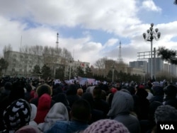 2017年2月16日，大庆市民在街头聚集。