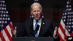 ፋይል፡ ፕሬዘደንት ጆ ባይደን በዋሽንግተን በካፒቶል ሂል በሚገኘው ብሔራዊ የጸሎት ቁርስ ላይ ንግግር ሲያደርጉ፣ ጥር 25 ቀን 2015 ዓ.ም. (AP Photo/Manuel Balce Ceneta)