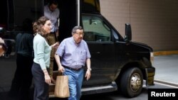 Daniel Ortega tiba di Bandara Internasional Washington-Dulles, Amerika Serikat, Kamis, 9 Februari 2023. Nikaragua membebaskan lebih dari 200 tahanan politik dan mengusir mereka ke AS.