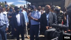 Umphathintambo wezamapholisa, uMnu. Bheki Cele, wethekelele okwabulawelwa khona uElvis Nyathi eDiepsloot kwele South Africa.