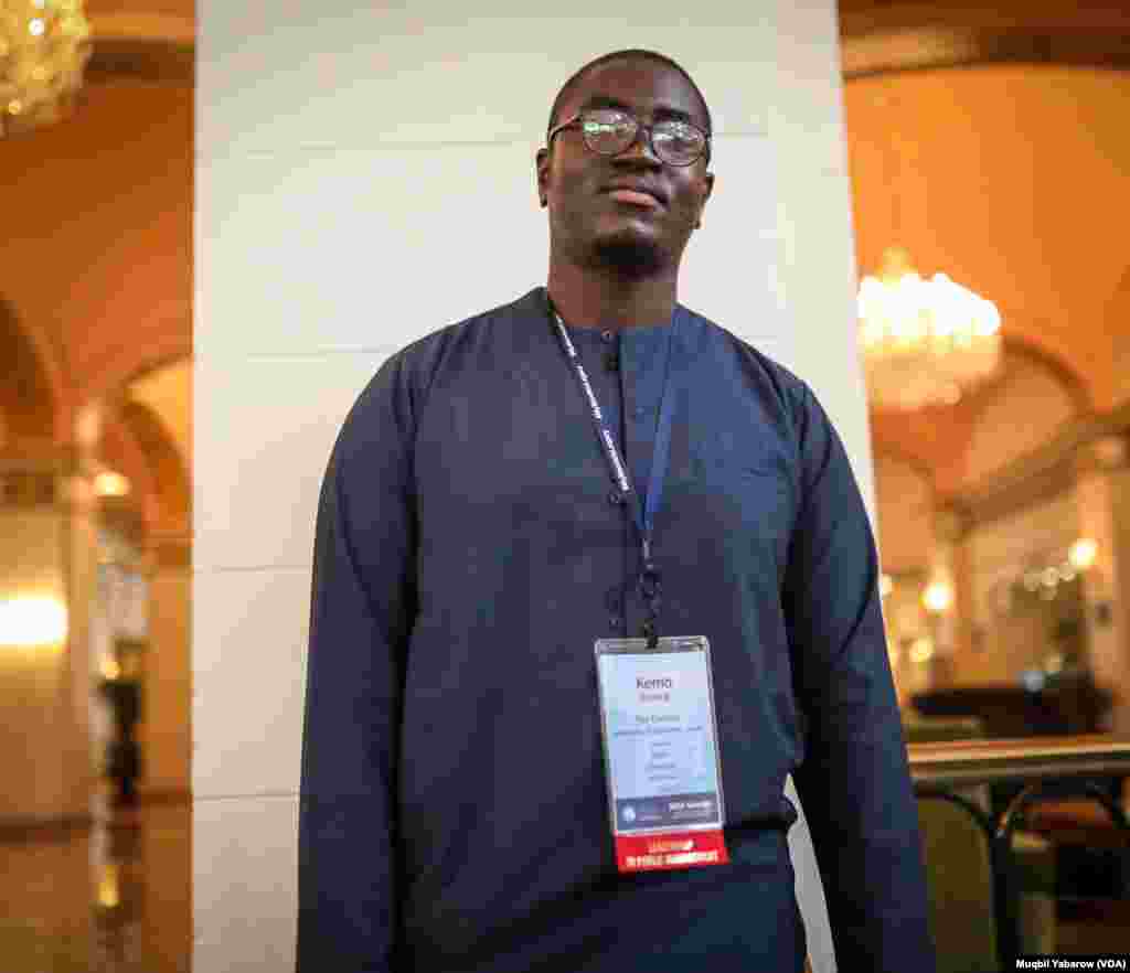 Keemoo Boojaag, Gaambiyaa irraa