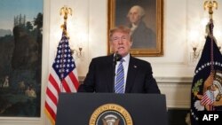 Le président américain Donald Trump parle depuis la Maison-Blanche à Washington, DC, le 15 février 2018.