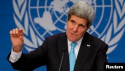 Menteri Luar Negeri AS John Kerry dalam konferensi pers setelah pembicaraan damai Suriah di Jenewa (22/1). (Reuters/Arnd Wiegmann)