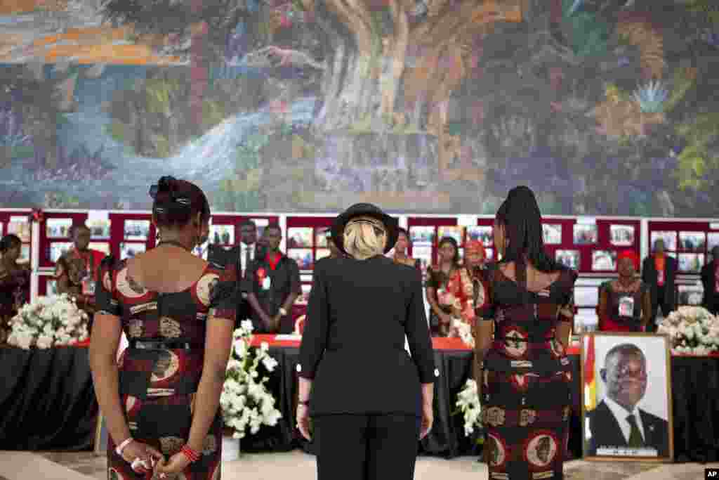 U.S. Secretary of State Hillary Clinton, center, pays her respects after signing the guest book for Ghana&#39;s late President John Atta Mills&#39; funeral in Accra, Ghana, August 10, 2012. 