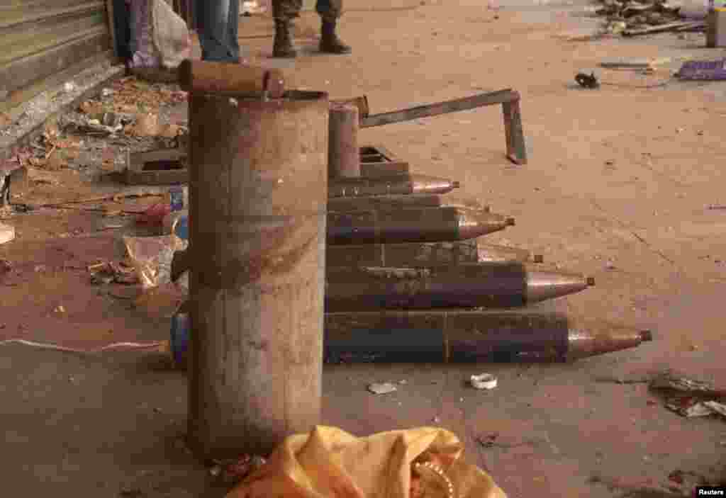 25일 알레포 지역 시리아 반군이 보유한 포탄.