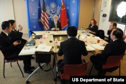 克里国务卿2014年2月15日在中国会见中国记者和博客作家（美国国务院网站照片）