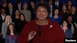 Ansyen kandida pou plas Gouvènè nan Eta Jòji, Stacey Abrams, ki prezante mesaj-repons Pati Demokrat la pou diskou Prezidan Donald Trump sou Eta Inyon an. (Foto: 5 fevriye 2019). 