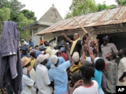 Free tool distribution near Petit-Goâve, Haiti.