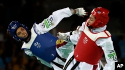 علیزاده به گومز در یک دیدار نزدیک باخت.