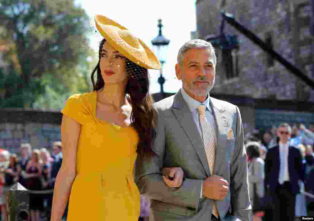 阿迈勒&middot;克鲁尼 （Amal Clooney）和乔治&middot;克鲁尼（George Clooney）抵达哈里王子和梅根&middot;马克尔在温莎镇举行的婚礼。（2018年5月19日）