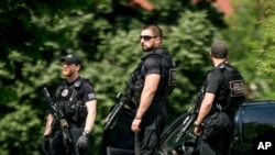 特勤局特工在白宫北草坪（2016年5月20日）