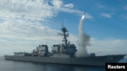 美国海军的普瑞布尔号导弹驱逐舰在演习中发射“战斧”巡航导弹 - 资料照片