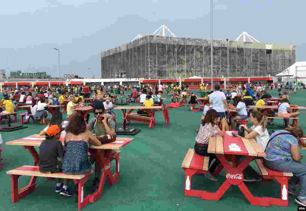 Para pengunjung Taman Olimpiade.&nbsp;