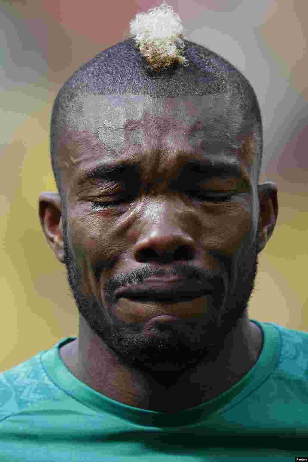 Ivory Coast&#39;s Geoffroy Serey Die cries during the playing of his national anthem before the 2014 World Cup Group C soccer match against Colombia at the Brasilia national stadium in Brasilia, June 19, 2014. REUTERS/Ueslei Marcelino