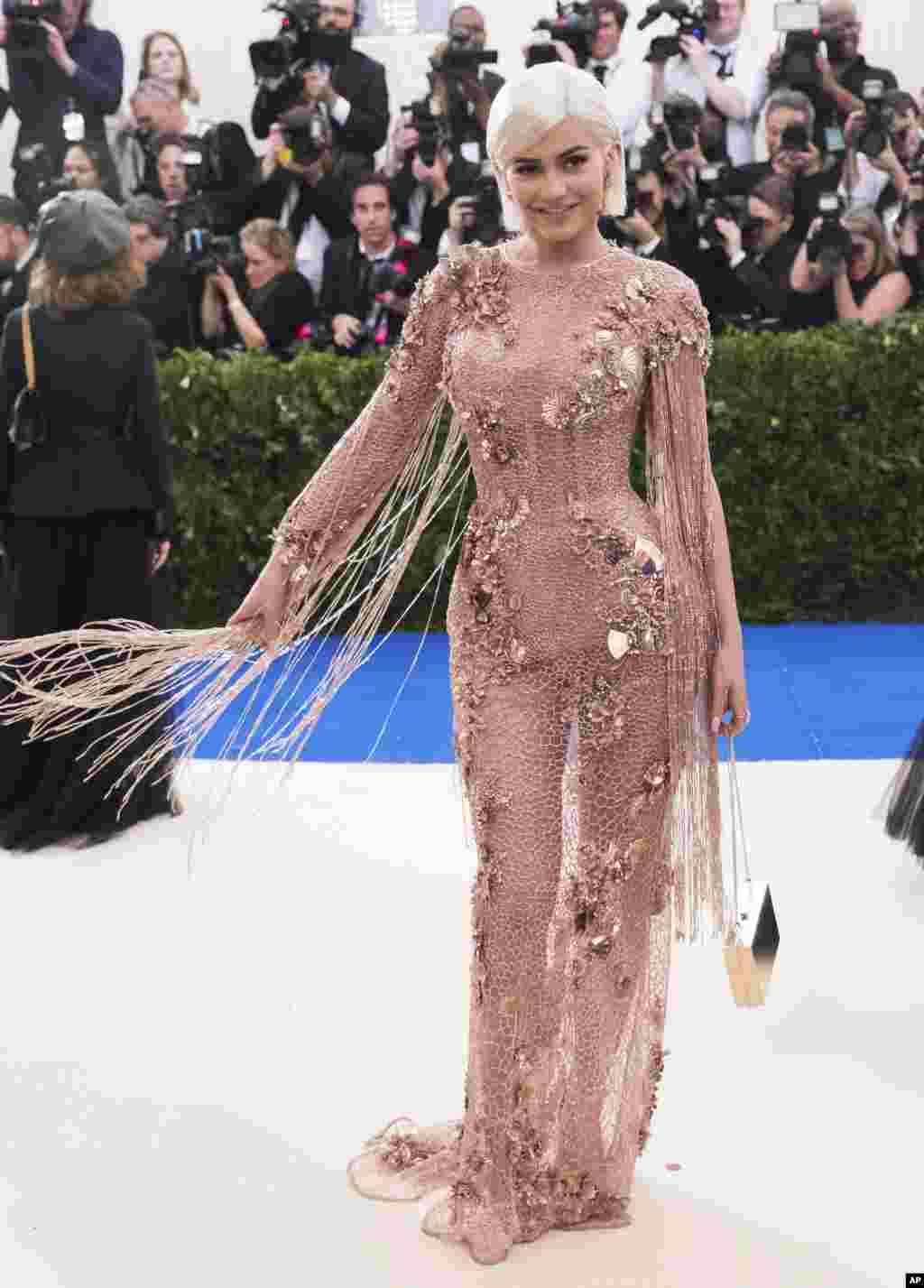 کایلی جنر در مت گالا ۲۰۱۷، مراسم مد و لباس به نفع موزه متروپولیتن در نیویورک
