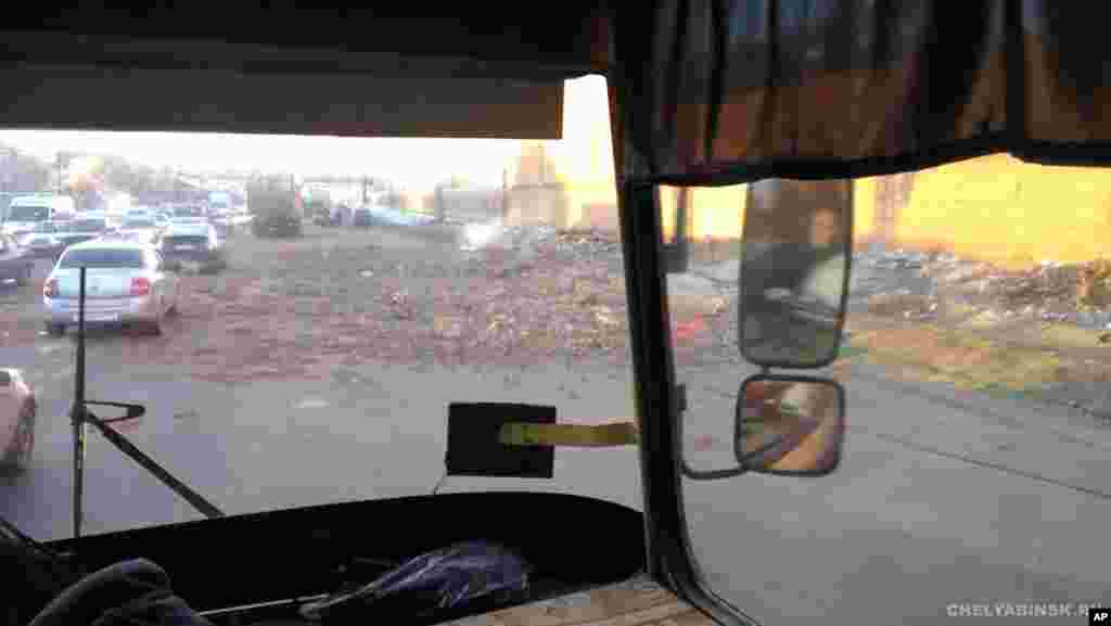 Puing-puing bangunan yang terkena ledakan meteor di Chelyabinsk (15/2). (Foto: Chelyabinsk.ru.)