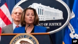 2023年1月26日，美国司法部副部长丽莎·摩纳哥在司法部举行的新闻发布会上讲话。（美联社）
