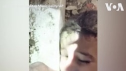 Дете пие вода од капаче додека чека да го спасат 