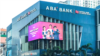ធនាគារ​ Advanced Bank of Asia Limited (ABA) នៅដងវិថីព្រះសីហនុ ក្នុងរាជធានីភ្នំពេញ កាលពីថ្ងៃទី ៣ ខែកុម្ភៈ ឆ្នាំ ២០២៣។ (ធីតា វិន/វីអូអេ)