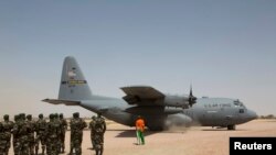 Un avion C-130 de l'Armée de l'Air des États-Unis lors de l'exercice militaire de Flintlock 2014 à Diffa, au Niger, le 8 mars 2014.