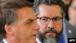 ارنستو آرائوجو (راست) و رئیس جمهوری برزیل