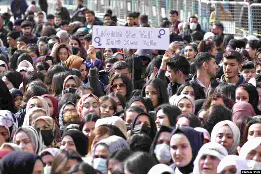 D&#238;meneke ji &#231;alak&#238;ya 8&#39;&#234; Adar&#234; Roja Jinan ya Navnetewey&#238; ya li bajar&#234; Wan&#234;, 8 Adar,2022