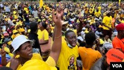 FILE - Zimbabwe’s opposition Citizens Coalition for Change members at a campaign rally in Harare, Feb. 2022. (Columbus Mavhunga/VOA) 