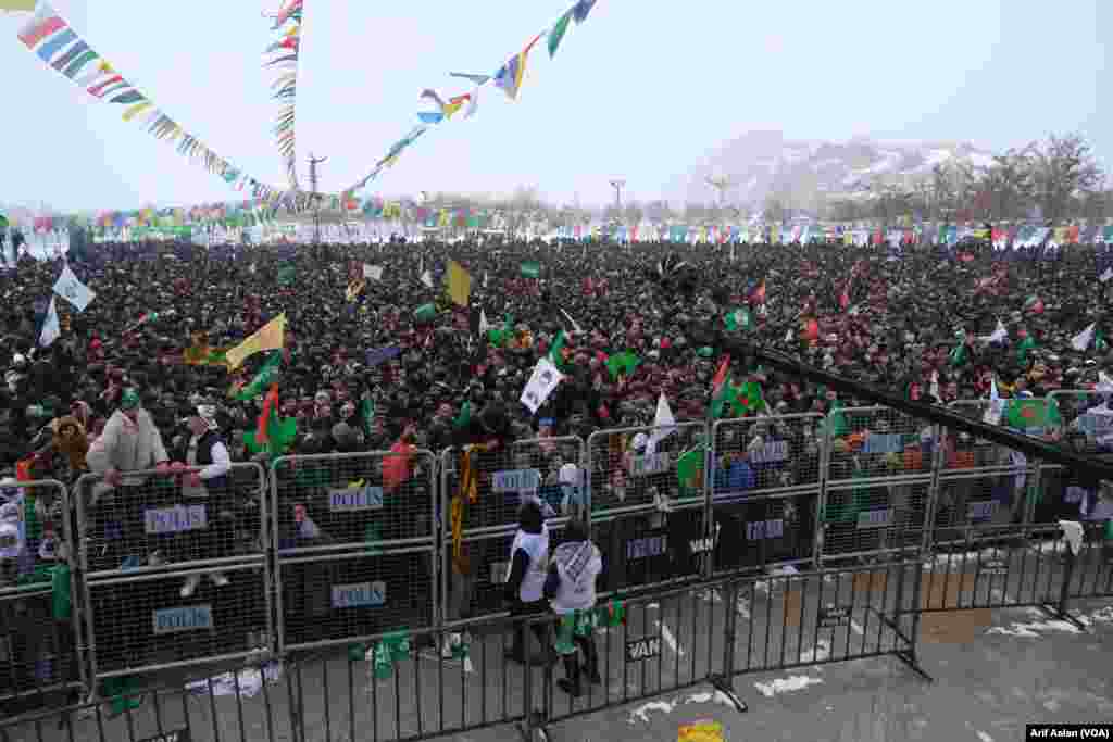 Newroza &#206;sala Ya Wan&#234;