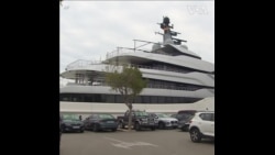 FBI特工与西班牙警方一道搜查俄罗斯富豪的游艇 