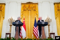 美国总统拜登与来访的新加坡总理李显龙在白宫对媒体讲话。(2022年3月29日)