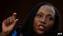 被拜登总统提名为最高法院大法官的杰克逊法官在参议院提名确认听证会上讲话。(2022年3月23日)